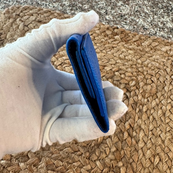 Chanel key case caviar leather with the iconic CC logo embossed on the front. - Picture 6 of 15